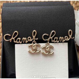 NWOT WITH BOX Rare 2021sold CHANEL clips earings letters logos golden